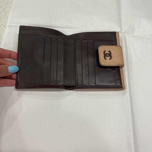 Chanel Tan Wallet GUC - Picture 3 of 10